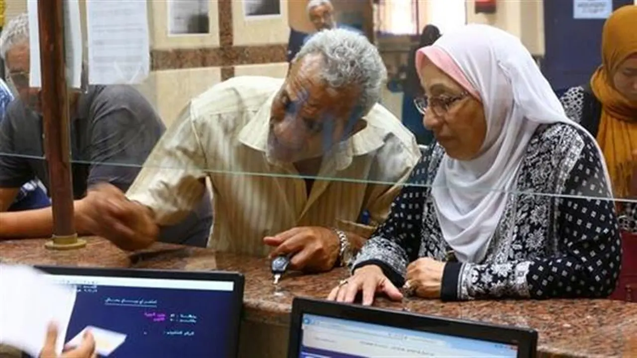 «مش هتنزل تاني».. إزاي تخلي معاشك يجيلك لحد باب البيت؟